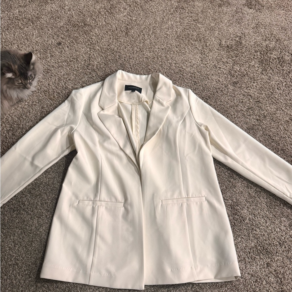 Elegant Cream Women's Blazer
